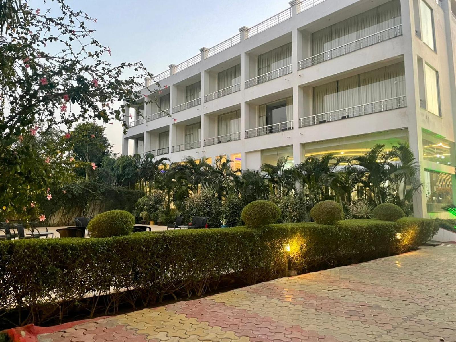 Winsome Resort & Spa Corbett Ramnagar  Exteriér fotografie